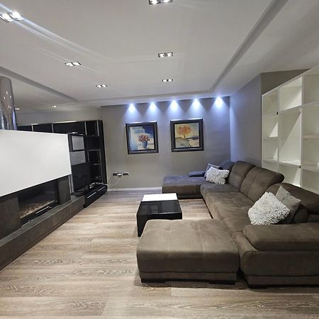 Aura Skanderbeg Square Apartments Tirana Exterior photo